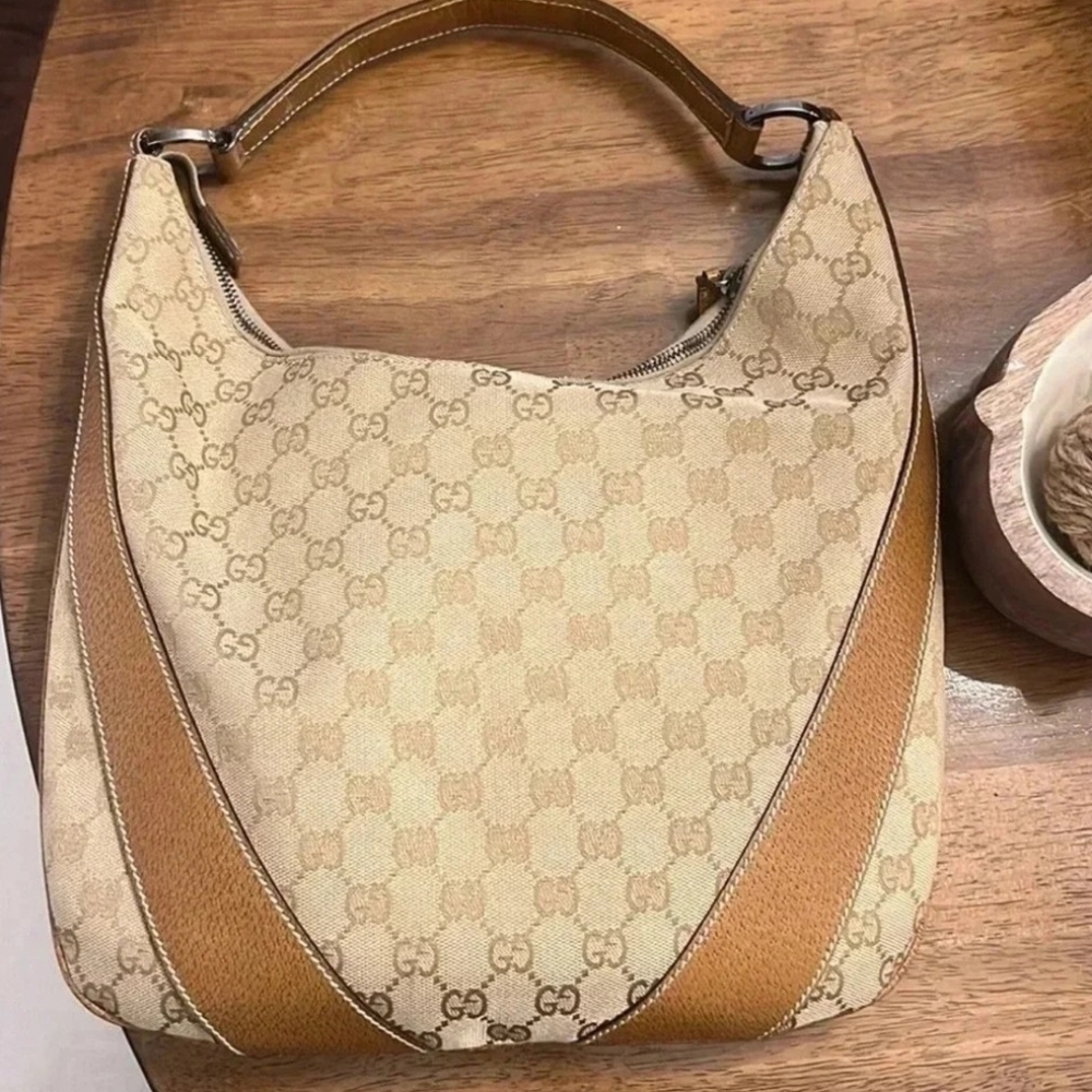Gucci  G MM Beige and Tan Women's Hobo Bag - Picture 2 of 6